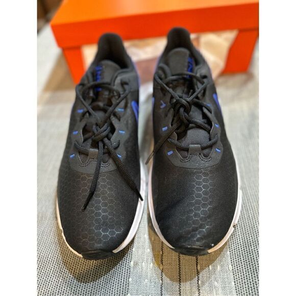 Nike Men's Legend Essential 2 Sneaker - Picture 3 of 7